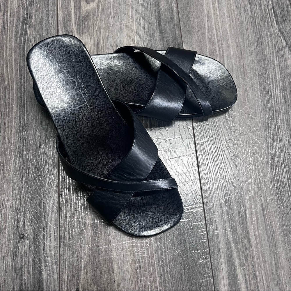 Ann Taylor 7M black leather comfort sandals shoes slides resort cruise spring